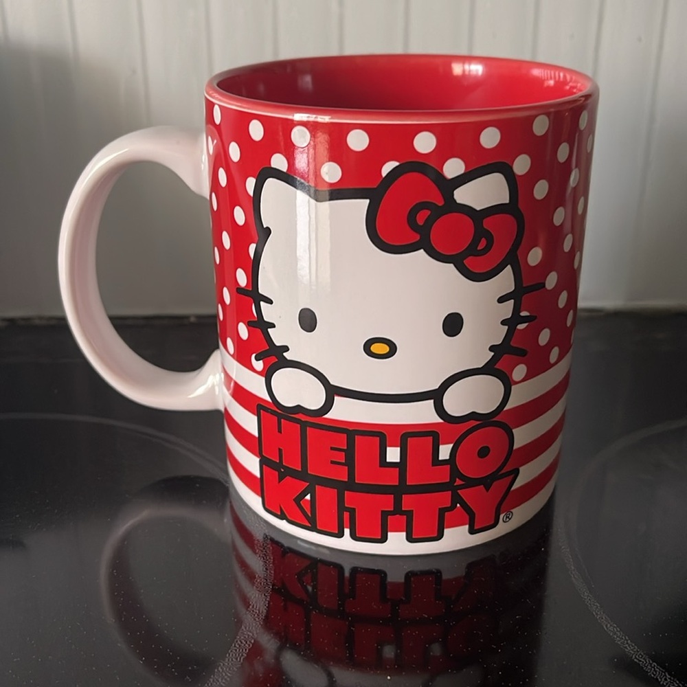Hello Kitty by Sanrio 20 oz mug Red & White Polka dots Stripes NWT - Picture 2 of 3